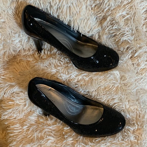 Gently Worn Tahari Cheryl Classy Sequined Heels - Picture 2 of 4